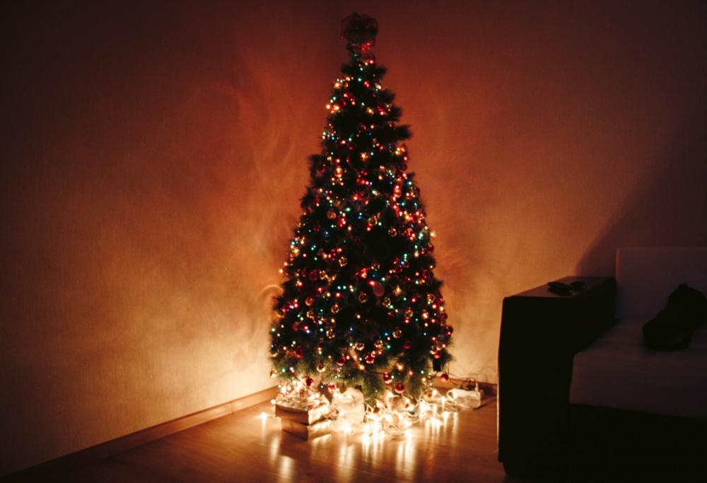 Ecco come mettere le luci sull’albero di Natale nel modo giusto