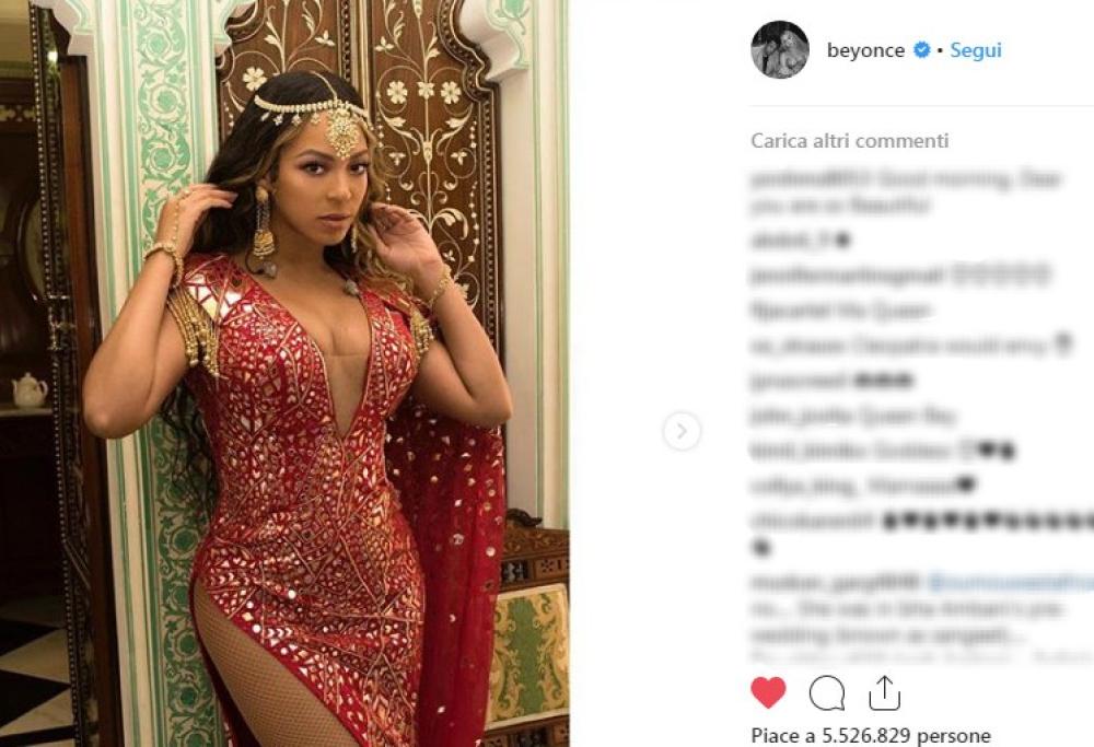 Beyoncé si è esibita alla festa prenuziale della figlia dell'uomo più ricco d'India