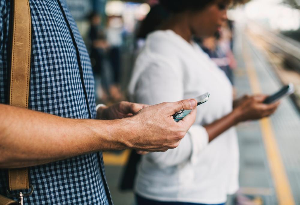 Una ricerca rivela: oggi le notizie si leggono più sui social che sui giornali