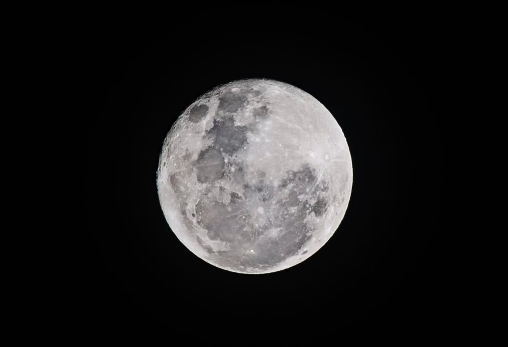 Sonda cinese arriva per la prima volta sul lato oscuro della Luna