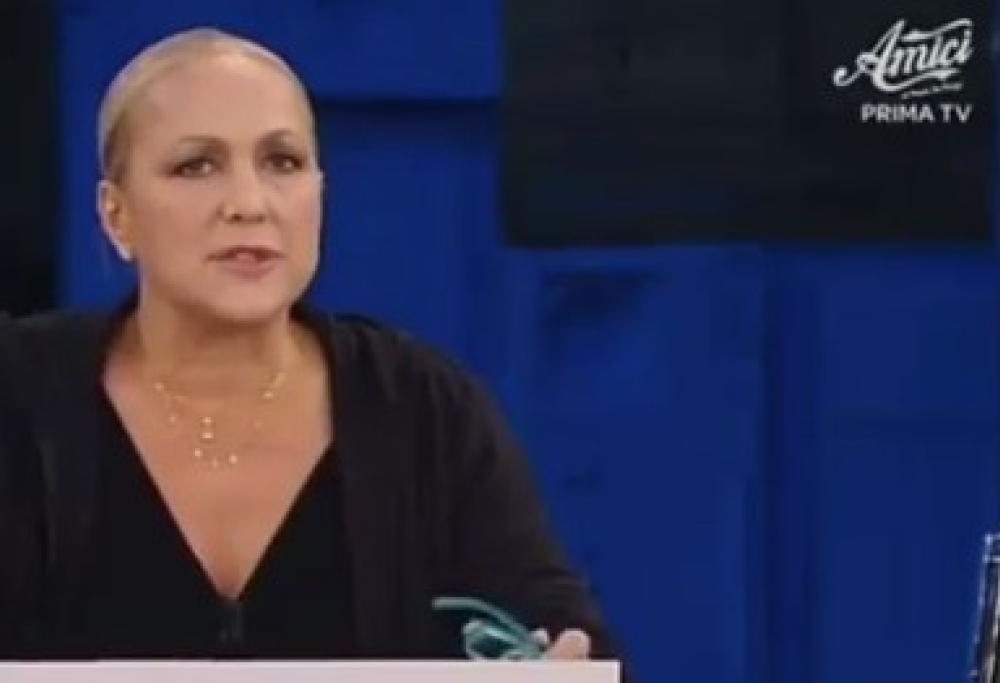 Amici 18, squilla un telefono mentre la Celentano sta parlando e la maestra decide di punire i ragazzi