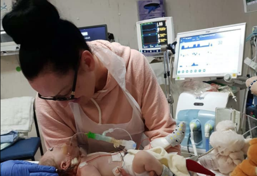 Genitori lanciano appello su Facebook per trovare un cuore per il loro bambino