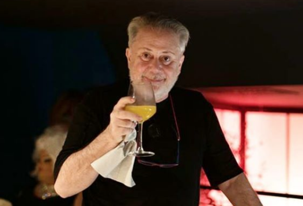 Lele Mora minacciato e rapinato in un campo rom: aveva con sé 40mila euro per acquistare champagne