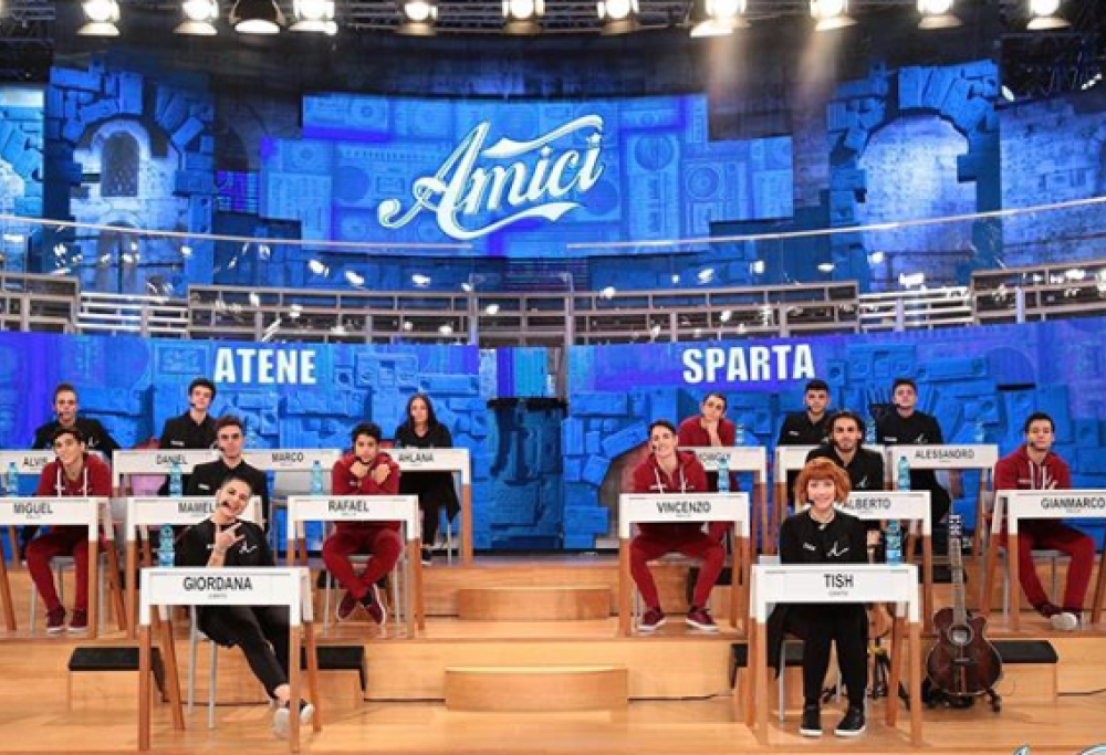 Ecco gli indizi per scoprire chi saranno i nuovi direttori artistici di Amici 18