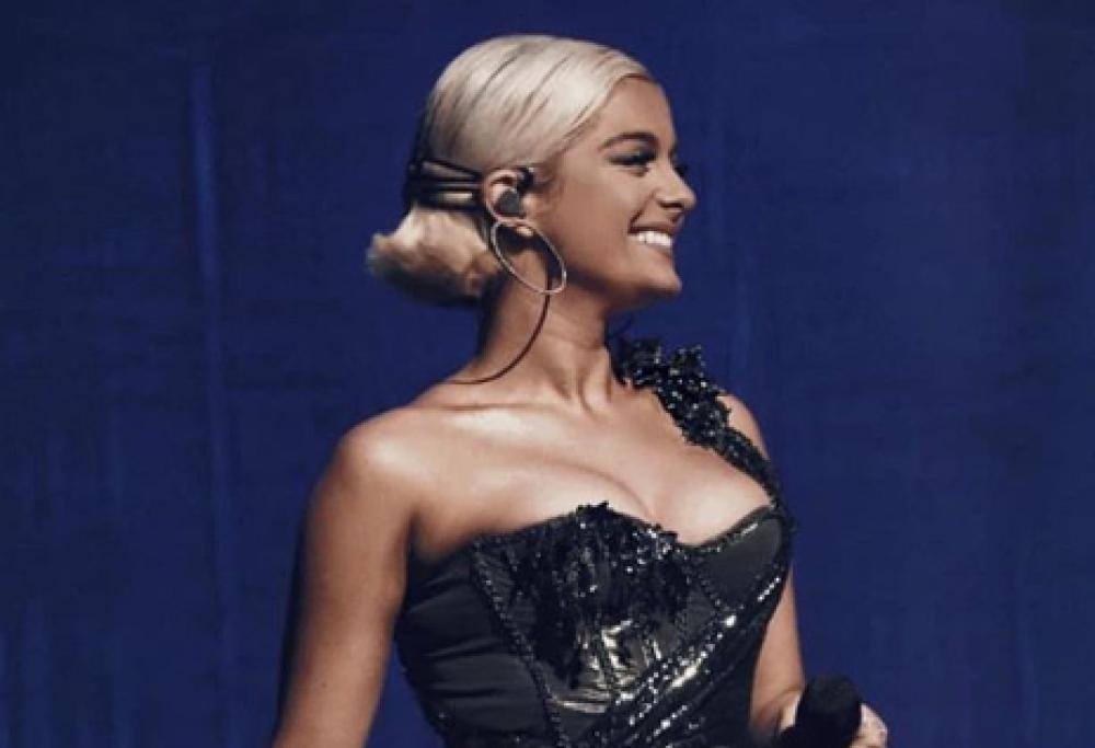 Lo sfogo di Bebe Rexha: non piace agli stilisti perché “troppo grossa”