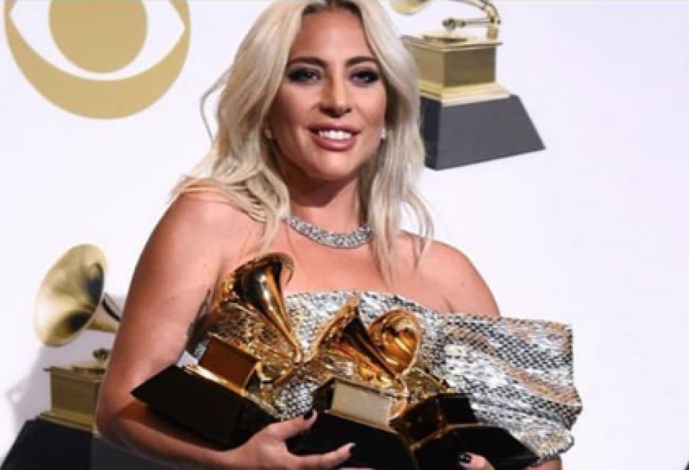 Lady Gaga vince tre Grammy Awards... e impazzisce di gioia