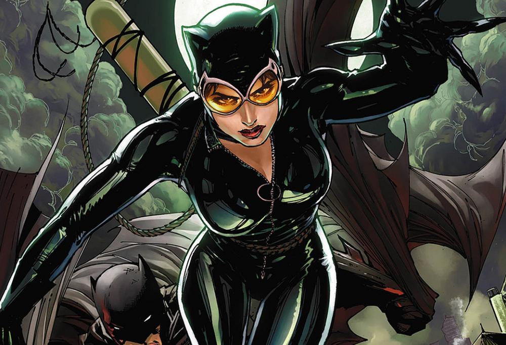 Si traveste da Catwoman e perseguita la sua rivale in amore