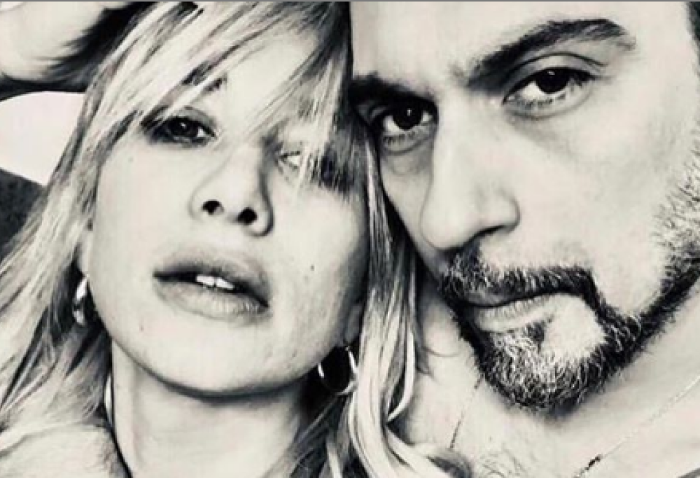 Lo scatto hot di Francesco Sarcina che annuncia il suo ritrovato amore