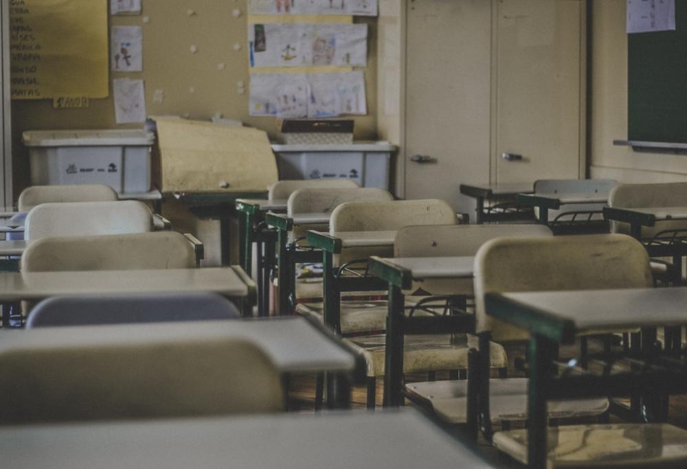 14enne pugnala la vice preside in classe