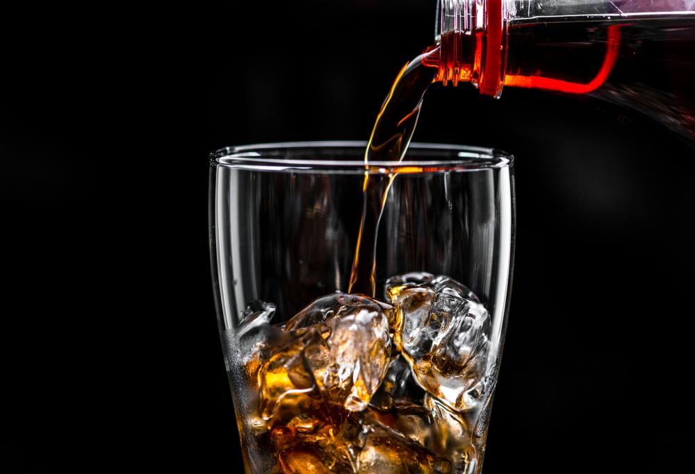 India, bevono liquore contaminato: 156 morti avvelenati