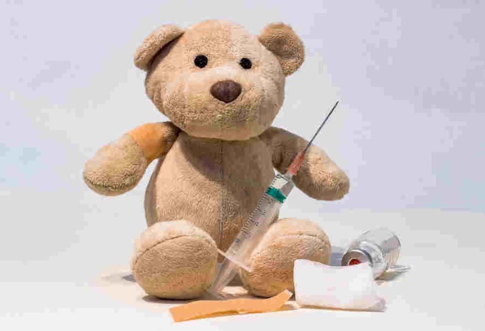 Polemica sul post del medico no-vax: "Cerco bimbo con parotite per esperimento"