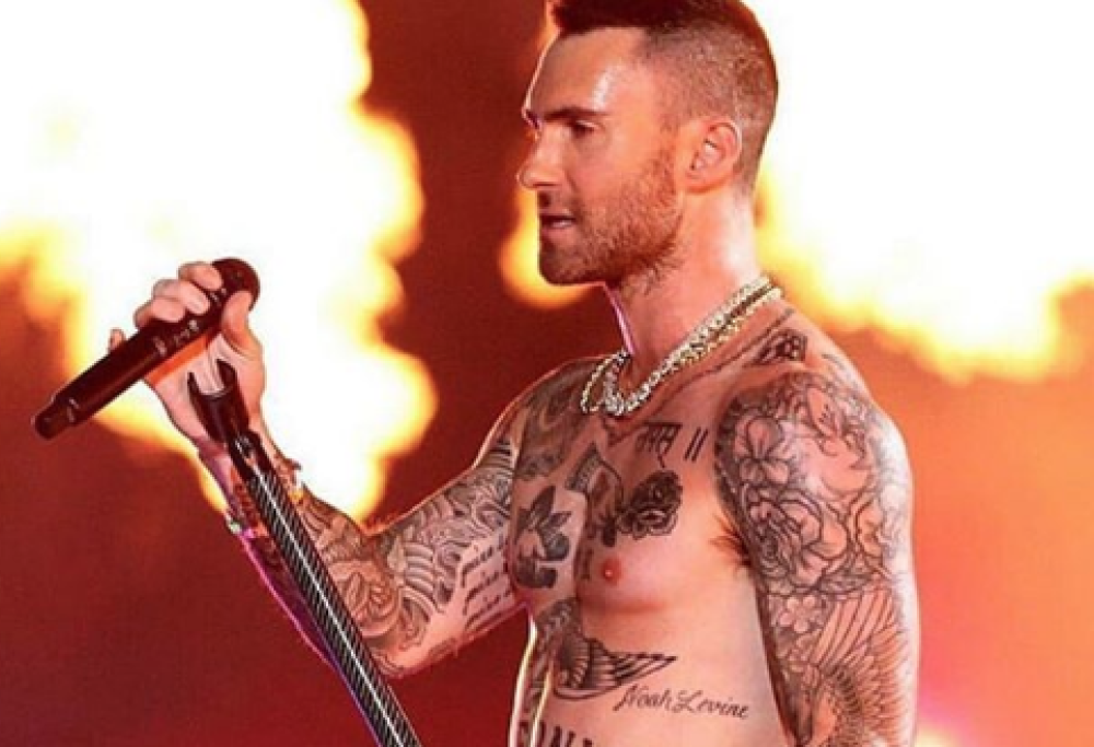 Adam Levine dei Maroon 5: "Faccio un sesso migliore con lo yoga"