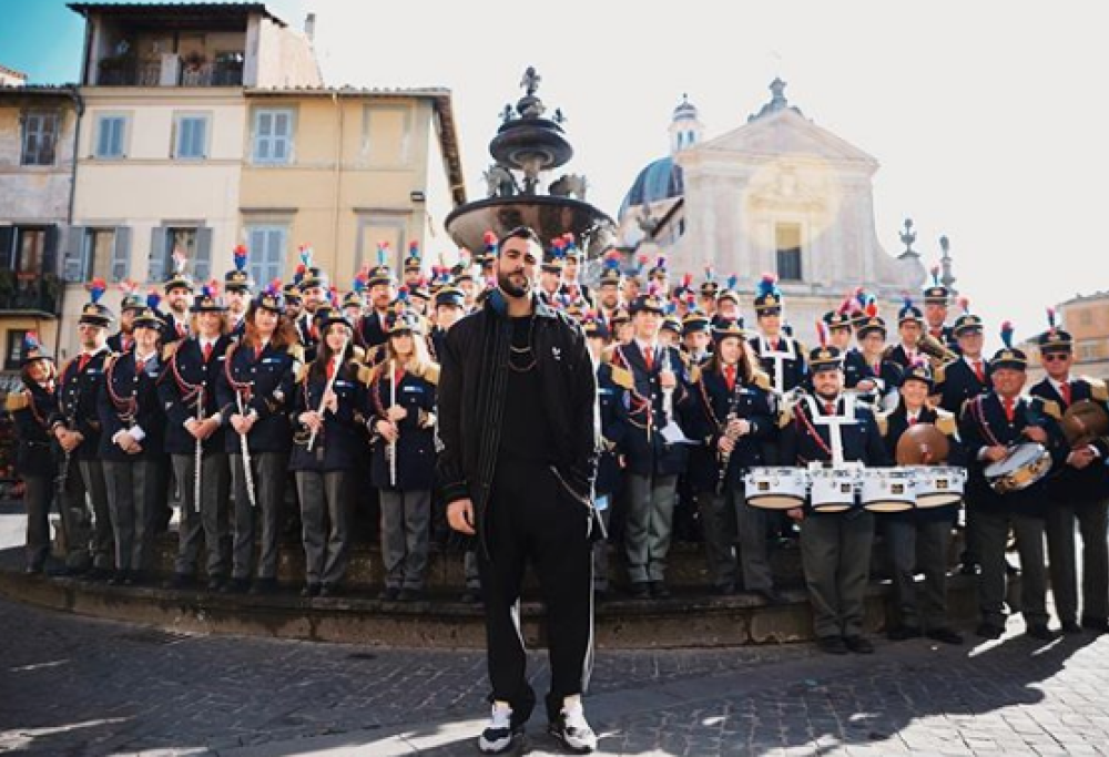 Marco Mengoni dedica il video del singolo "Muhammad Ali" alla sua Ronciglione