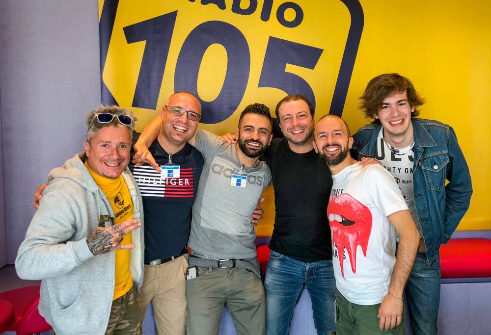 105 Social Club: Con PiNg-RaM è possibile mostrare le nostre immagini a chi ci sta in-torno.