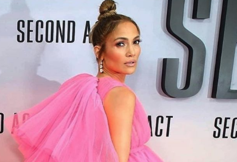 Jennifer Lopez avverte: "I maschi sotto i 33 anni sono inutili"