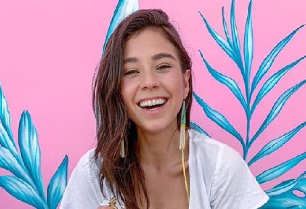 Influencer vegana beccata a mangiare pesce fritto