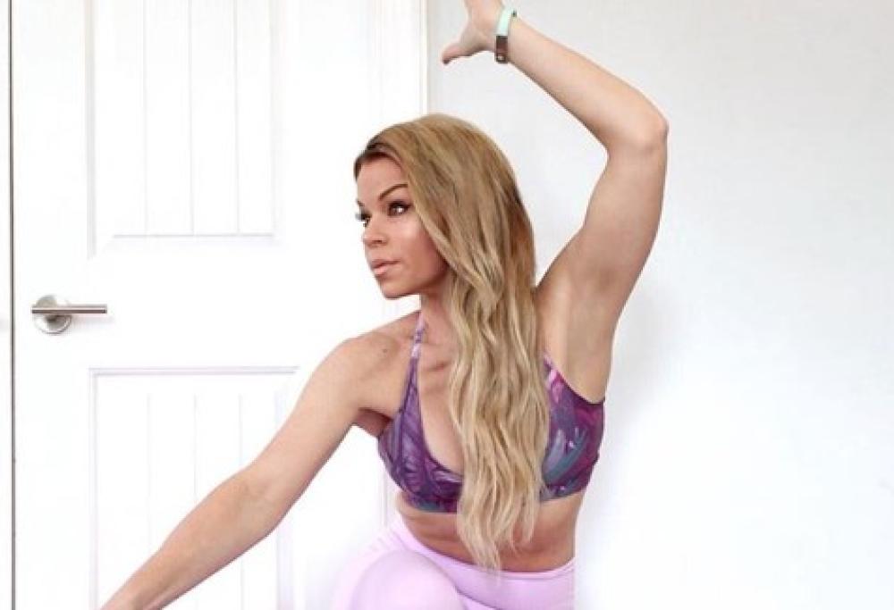 Blogger colpita da ictus mentre esegue una posizione yoga