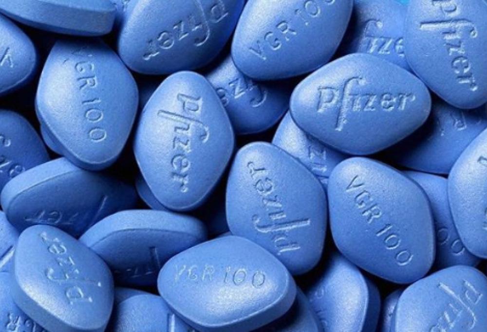 I fumi della fabbrica di Viagra rendono gli abitanti "focosi" in una città irlandese