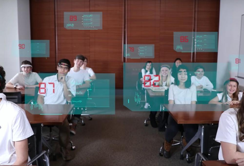 Cina: in classe con la fascia cerebrale che misura l'attenzione