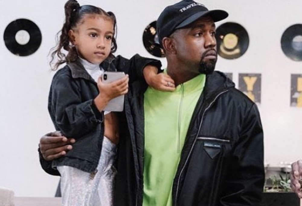 La figlia di Kanye West canta al Sunday Service di papà e stupisce tutti