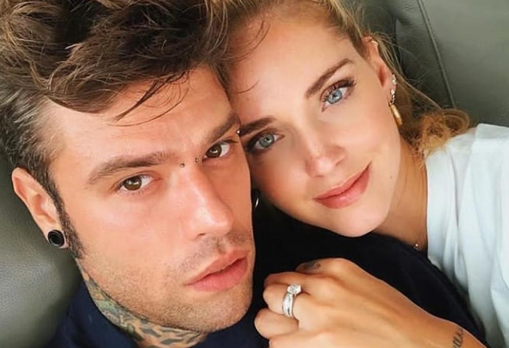 Chiara Ferragni abbraccia un altro uomo, poi svela il mistero