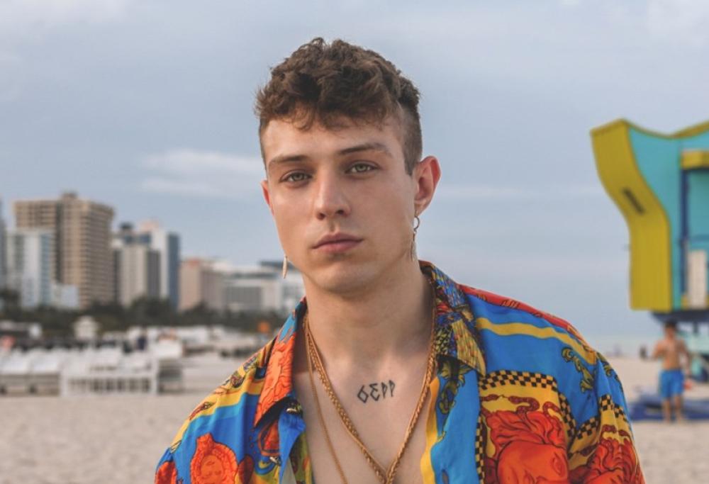 Irama annuncia "Arrogante", il nuovo singolo in presave