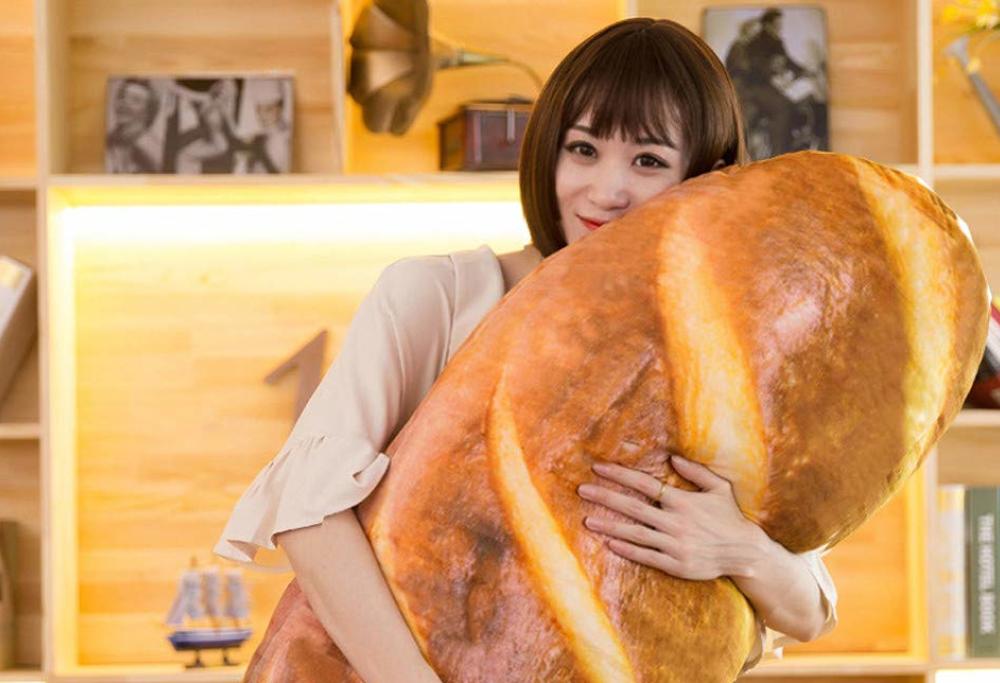 Arriva il cuscino a forma di pane: l'oggetto più desiderato del momento 