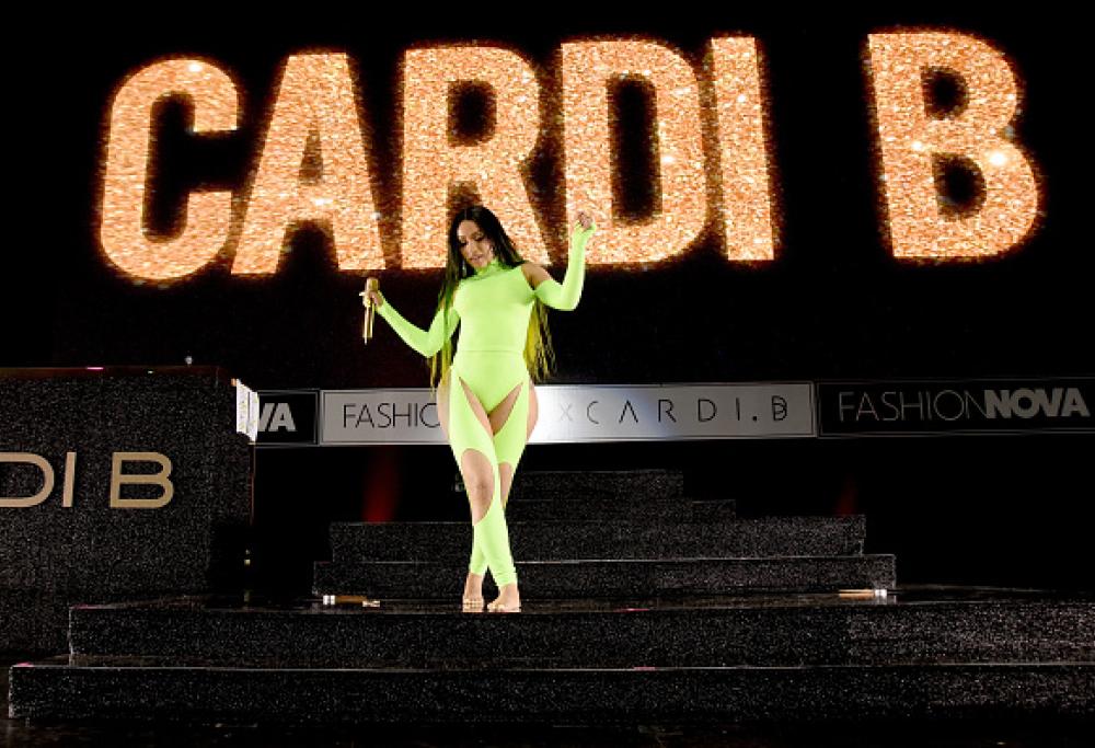 Cardi B costretta a rinviare i suoi concerti per i recenti interventi di chirurgia plastica