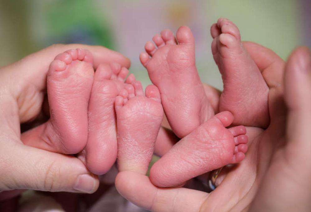 Parto record (con sorpresa): super-mamma dà alla luce 6 gemelli