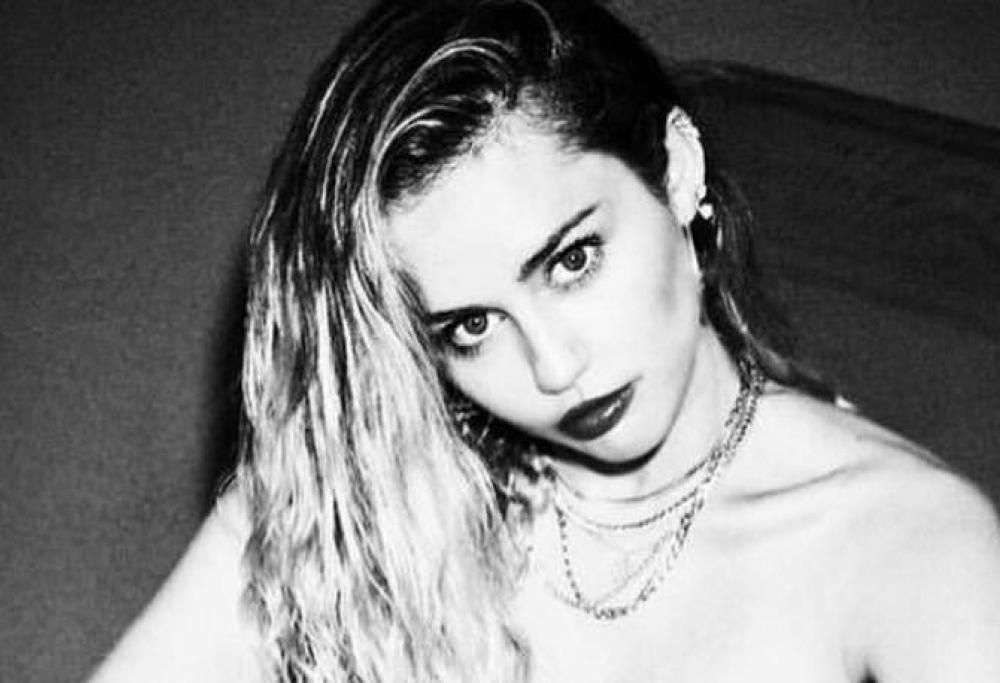 Miley Cyrus: sta per uscire il nuovo disco "She Is Coming"
