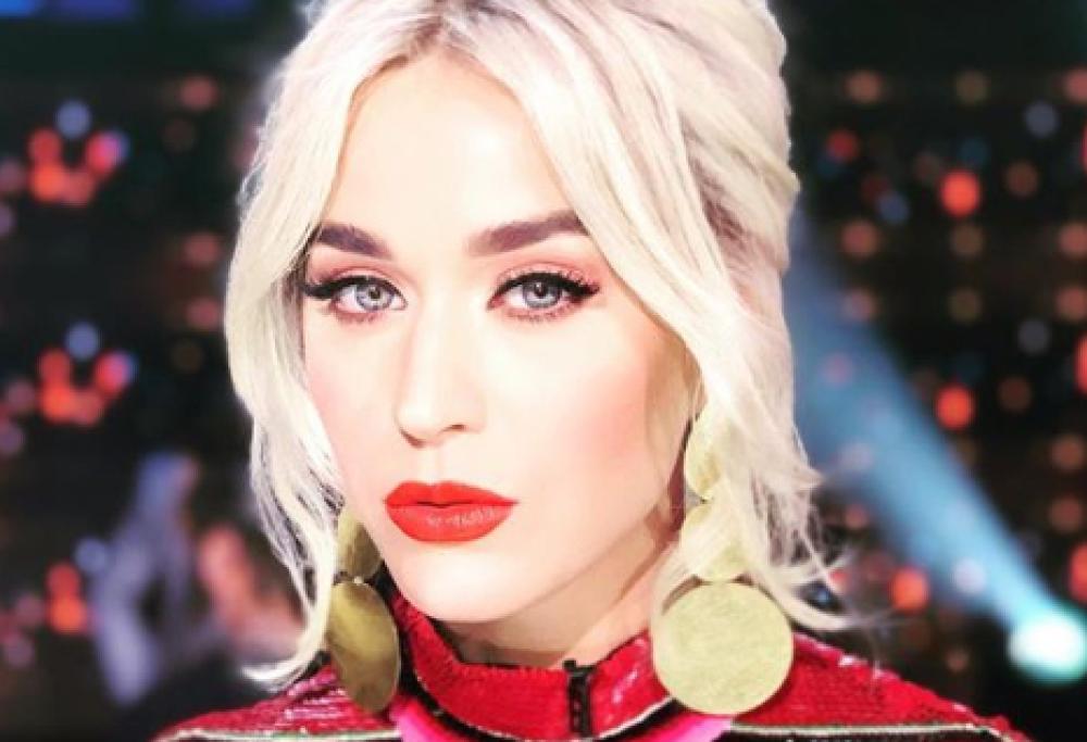 Katy Perry attaccata dalle suore: "Ha le mani sporche di sangue!"