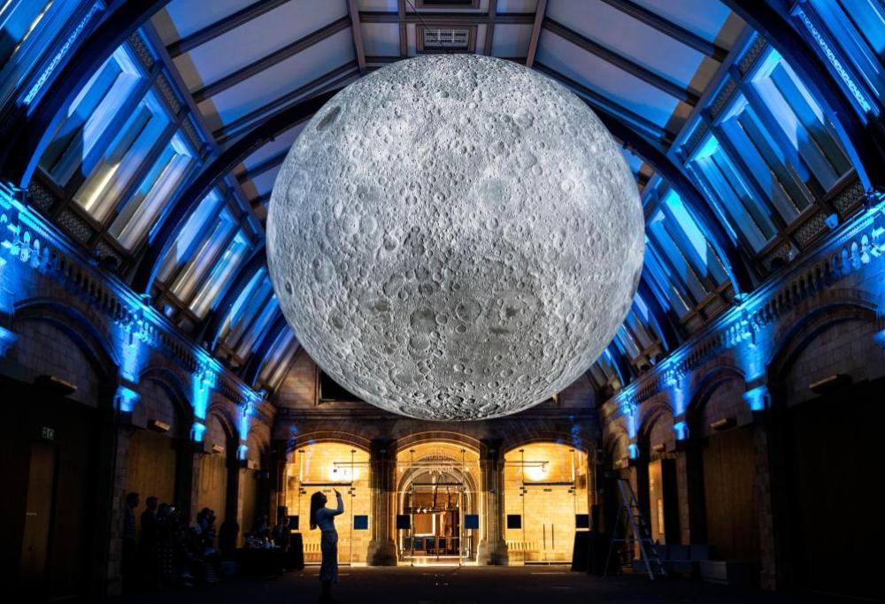 A Milano si potrà nuotare sotto la Super-luna (anche di notte!)