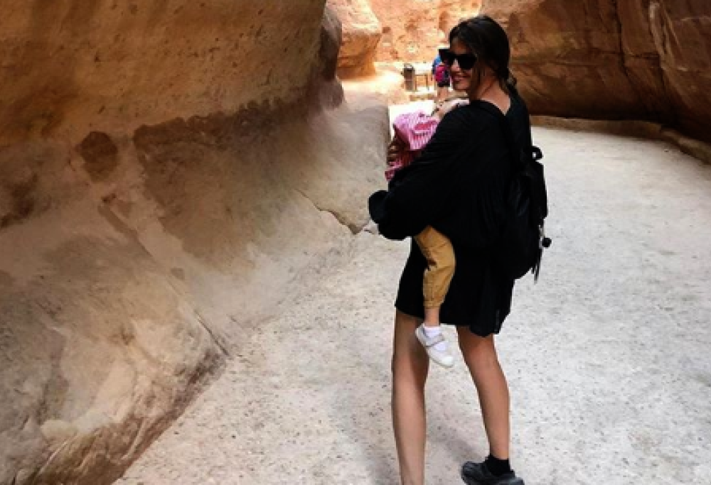 Francesca Fioretti in viaggio con la figlia: il dolce sorriso dopo la morte di Astori