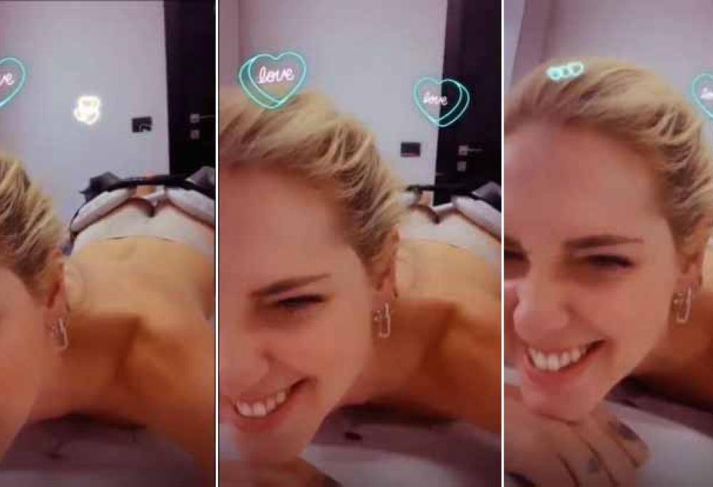 Chiara Ferragni mostra il Lato B "strizzato" e se la ride