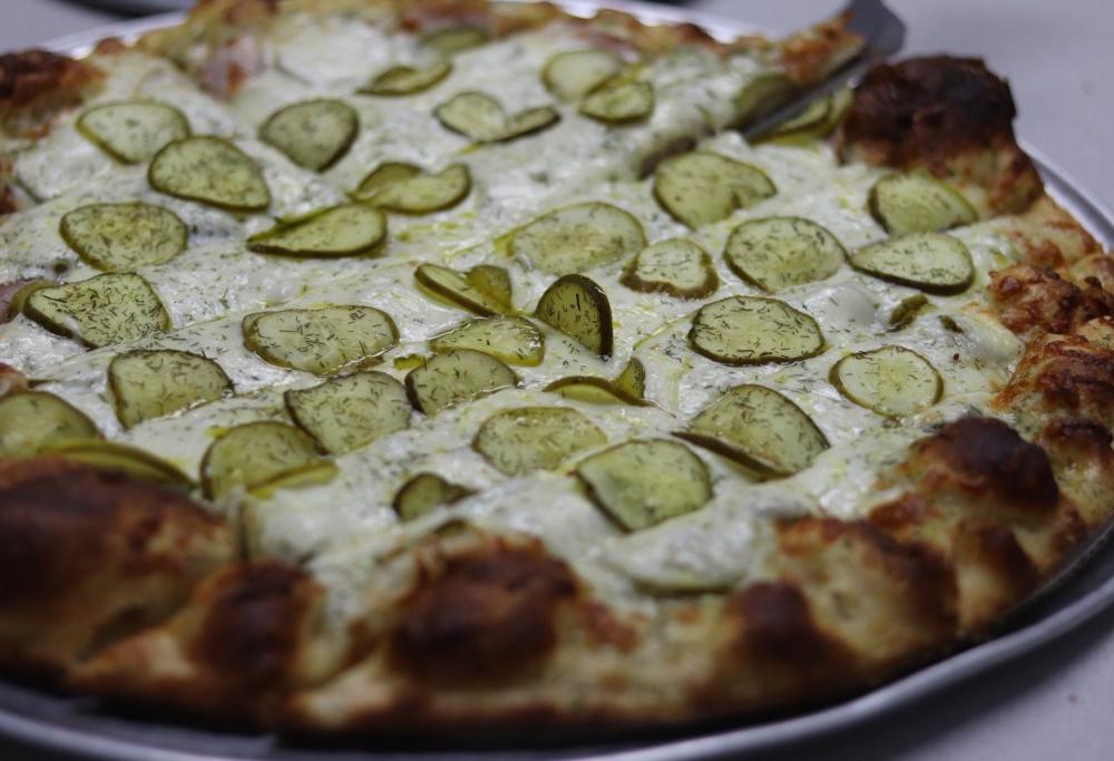 Arriva la pizza con i sottaceti! Pronti ad assaggiarla?