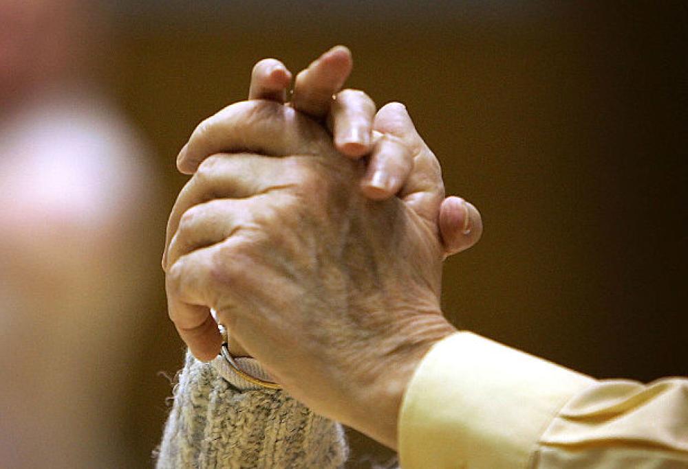 Anziani muoiono tenendosi per mano: stavano insieme da 50 anni