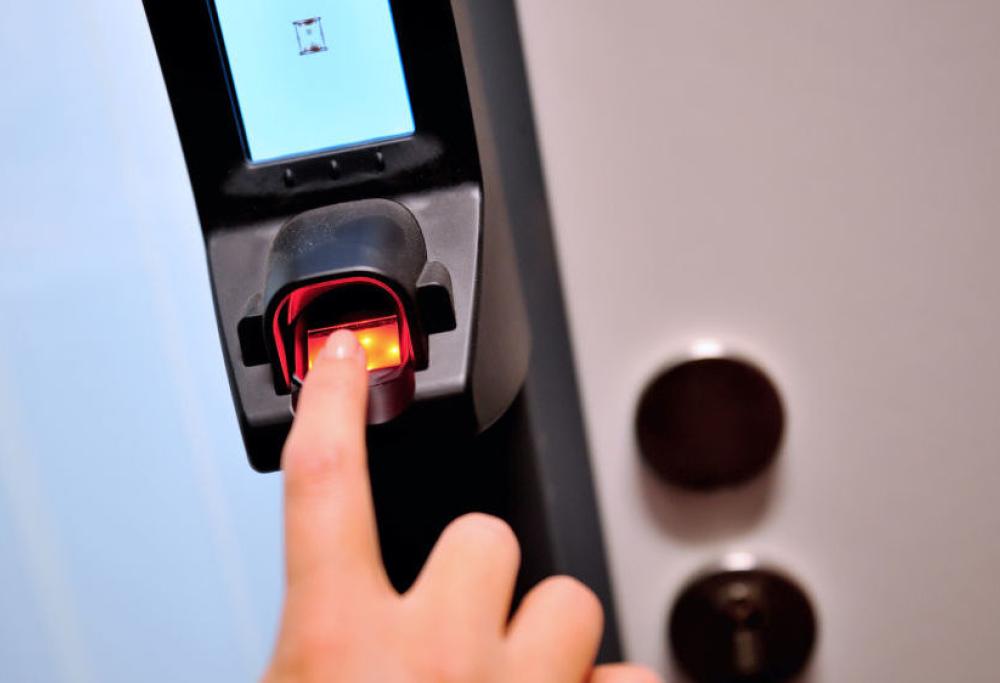 Dipendenti pubblici, addio al badge: useranno le impronte digitali 