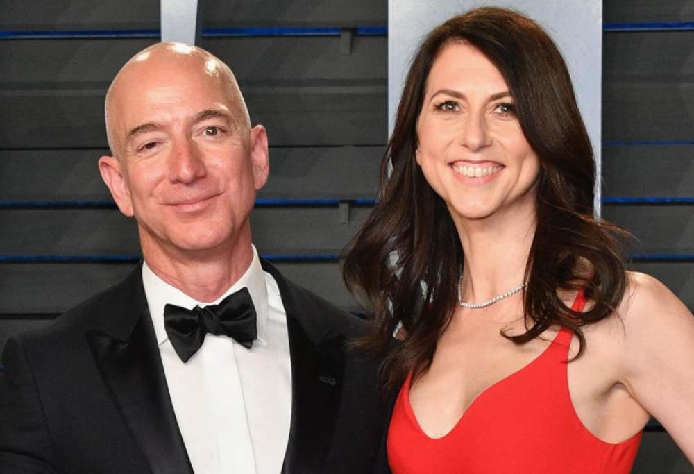 Jeff Bezos dovrà dare alla moglie 38,3 miliardi di dollari: accordo di divorzio miliardario