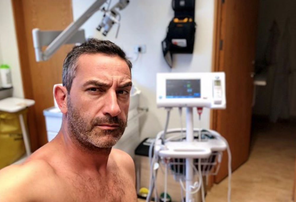 La Iena Matteo Viviani ricoverato in ospedale: “Non preoccupatevi, non morirò”