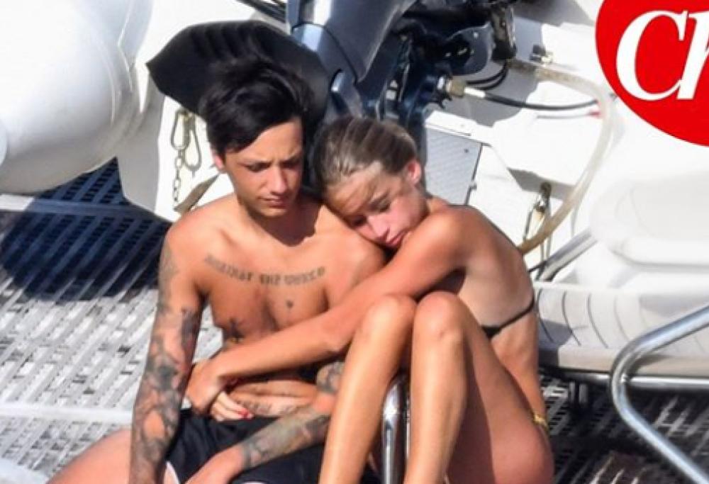 Ultimo e Federica Lelli fotografati di nuovo insieme a Capri: è amore