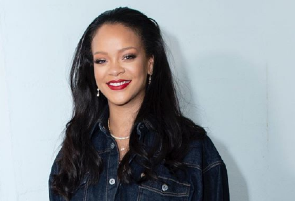 Rihanna, una bambina le assomiglia in modo impressionante