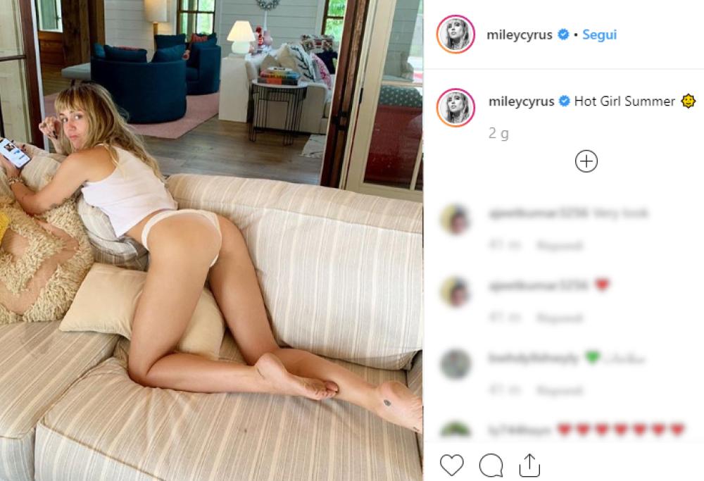 Miley Cyrus: le pose super hot infiammano i social