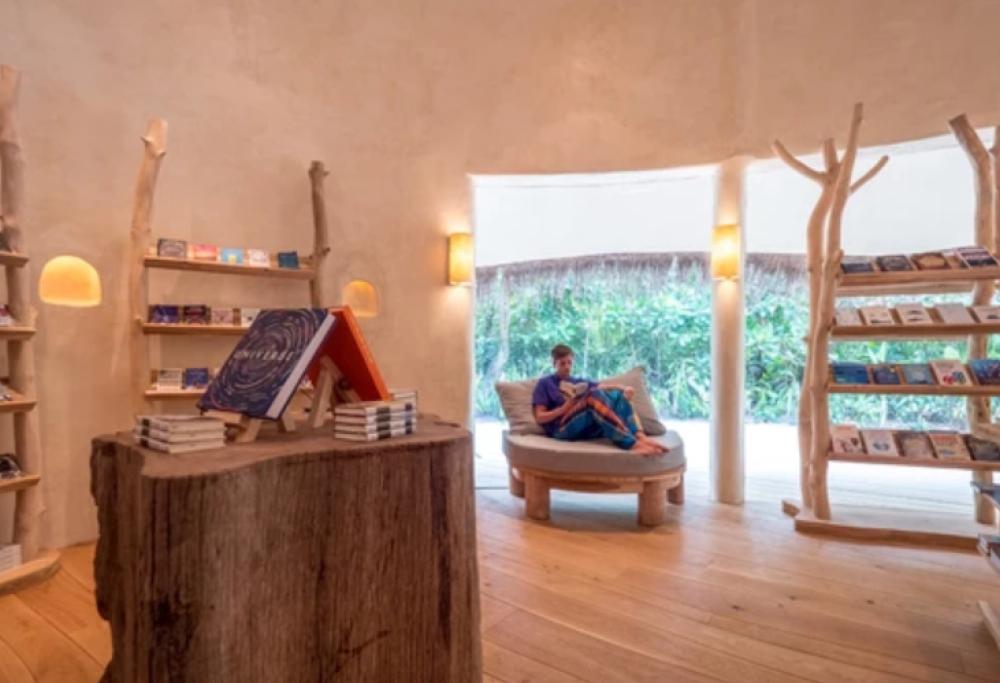 Cercasi venditore di libri "a piedi nudi" per un resort di lusso alle Maldive