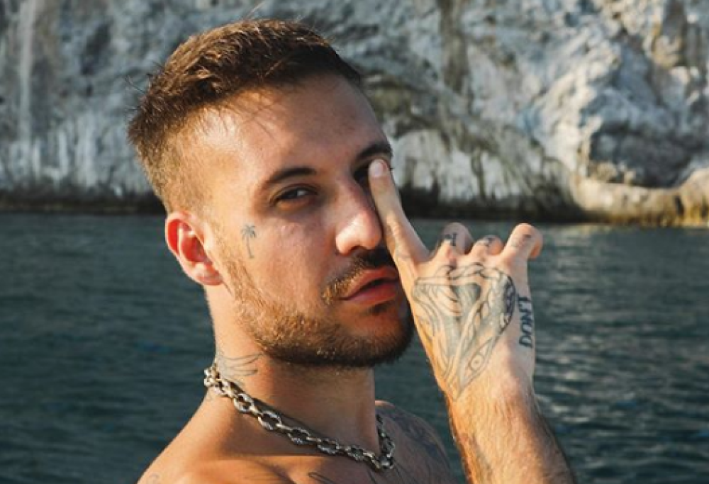 Il ritorno di Fred De Palma: tra un mese esce il nuovo album “Uebe”
