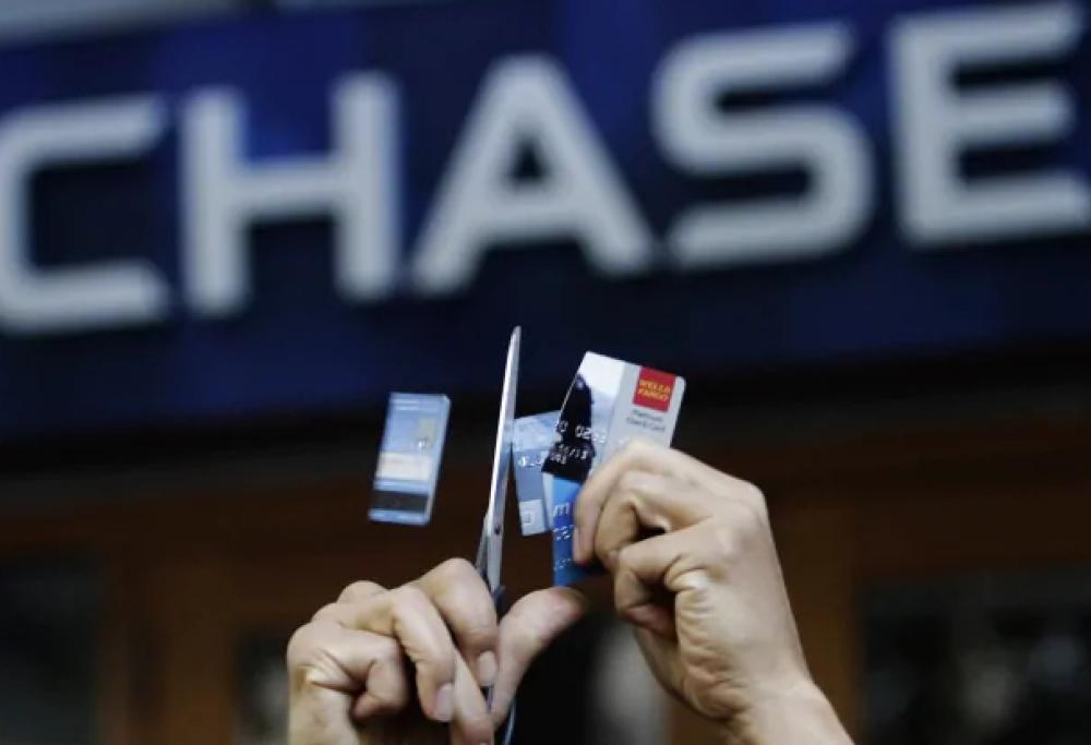 Banca canadese esce dal mercato delle carte di credito azzera i debiti: "Prendetelo come un regalo”