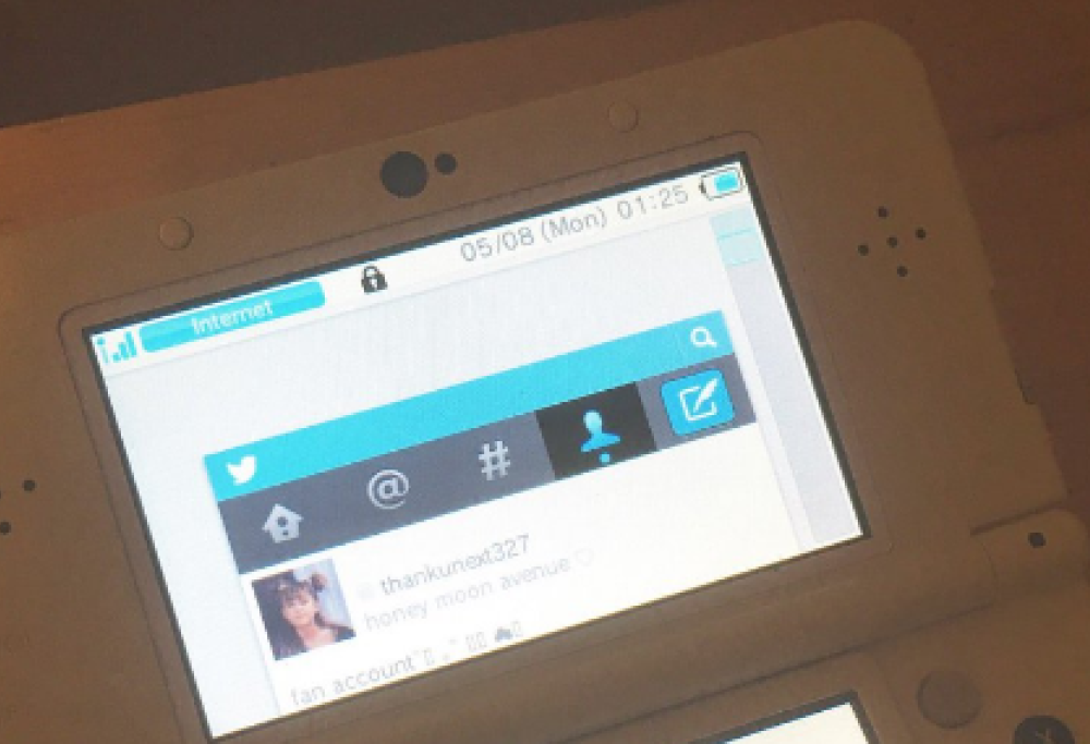 La madre le sequestra lo smartphone: 15enne twitta dal frigo e la storia diventa virale