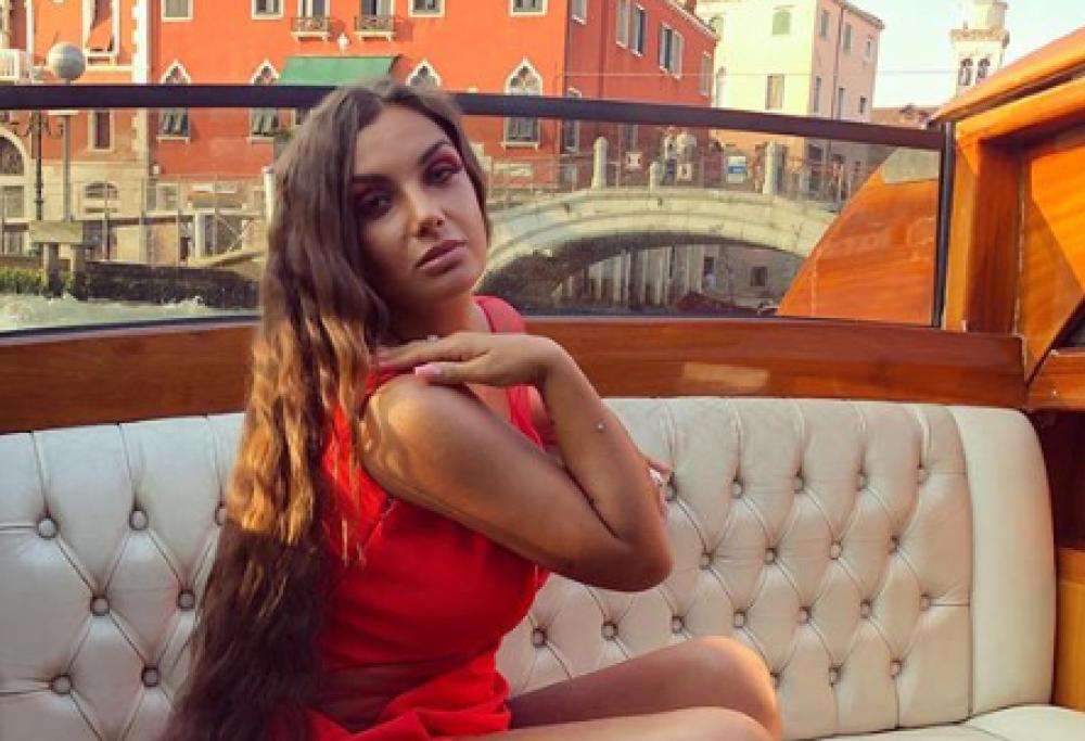 Elettra Lamborghini scappa da una fan e confessa il motivo in un video