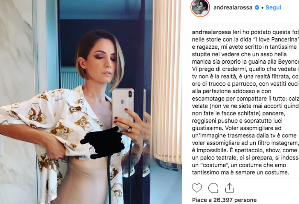 Andrea Delogu posa in pancera: “Non credete a quello che vedete in tv”