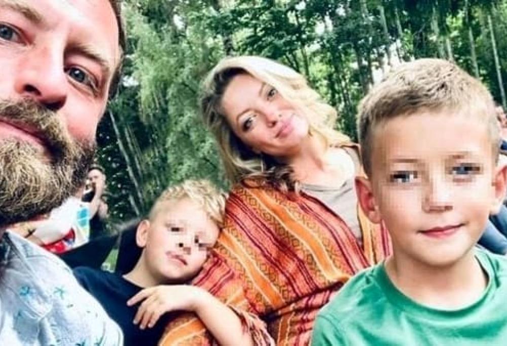 Imprenditore ossessionato dal lavoro scopre in riunione che il figlio è morto