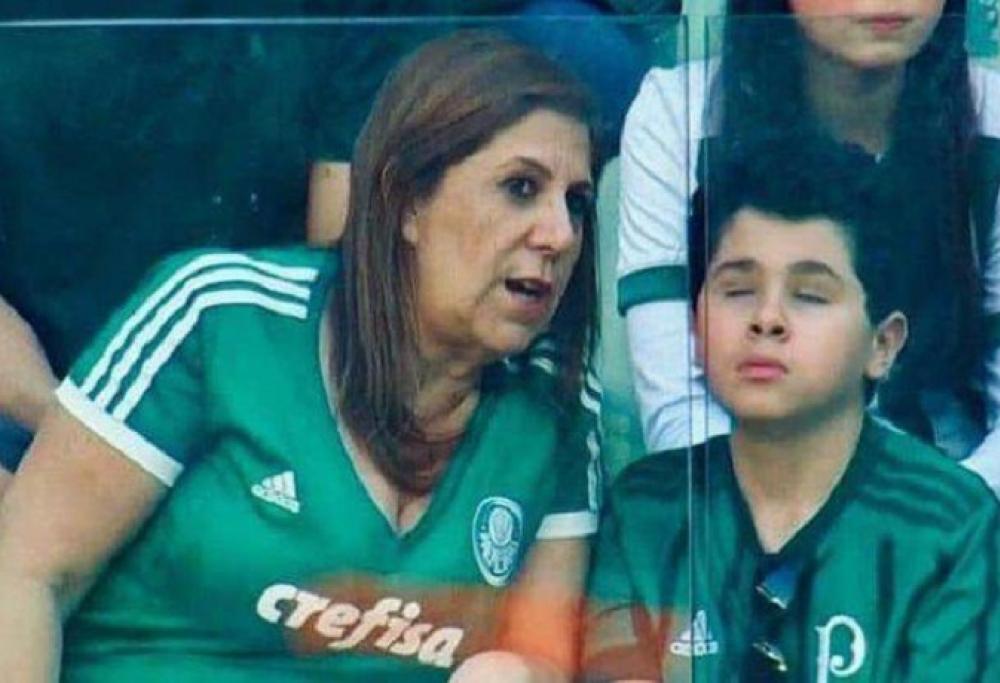 Il figlio è cieco e lei gli racconta le partite di calcio minuto per minuto 